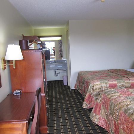 Hospitality Inn Bowmansville Room photo