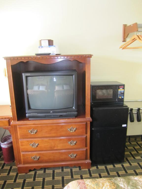 Hospitality Inn Bowmansville Room photo